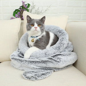 lit sac de couchage chat gris